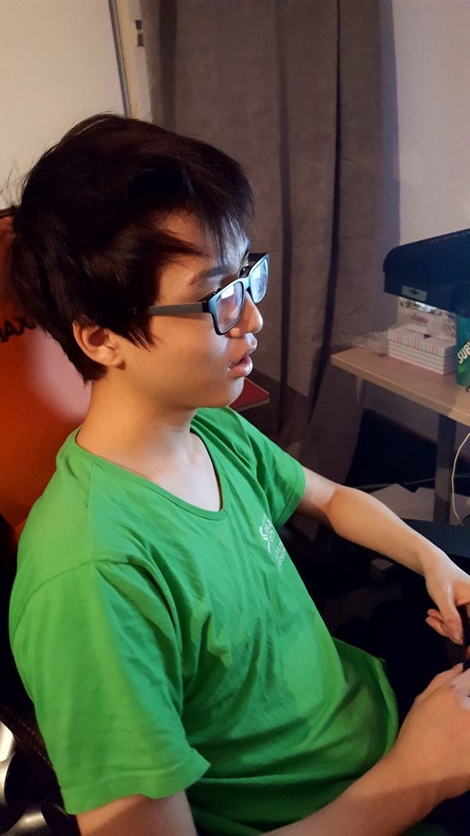 开云下载-RNG轻取JDG，Tarzan团战一打五成都决赛之夜2:1