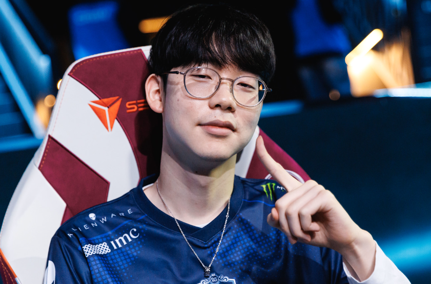 开云体育中国-关于TL险胜TES，Deft单局斩获MVP焦点之战小组赛，留下经典瞬间的信息