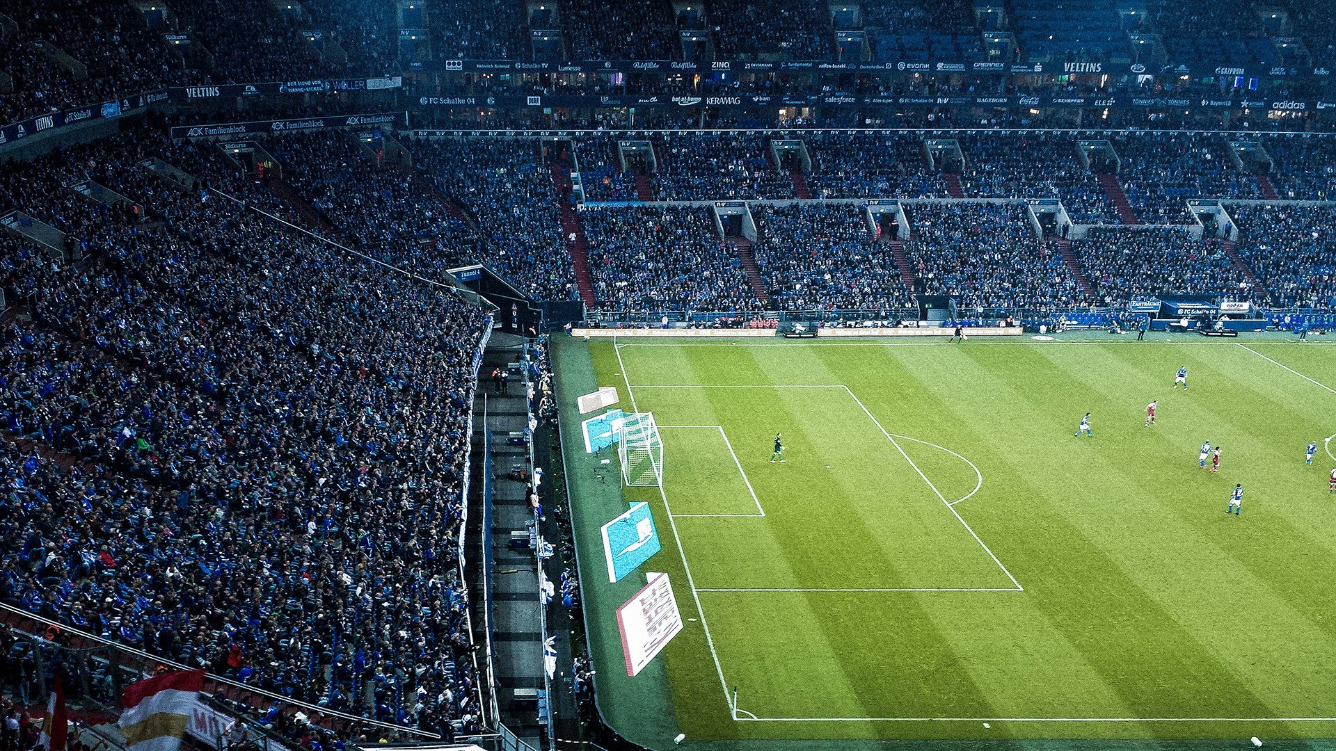 开云官网-欧冠夜惊现篮坛巨兽！戈贝尔跨界统治力，谁说热血只属于绿茵场？