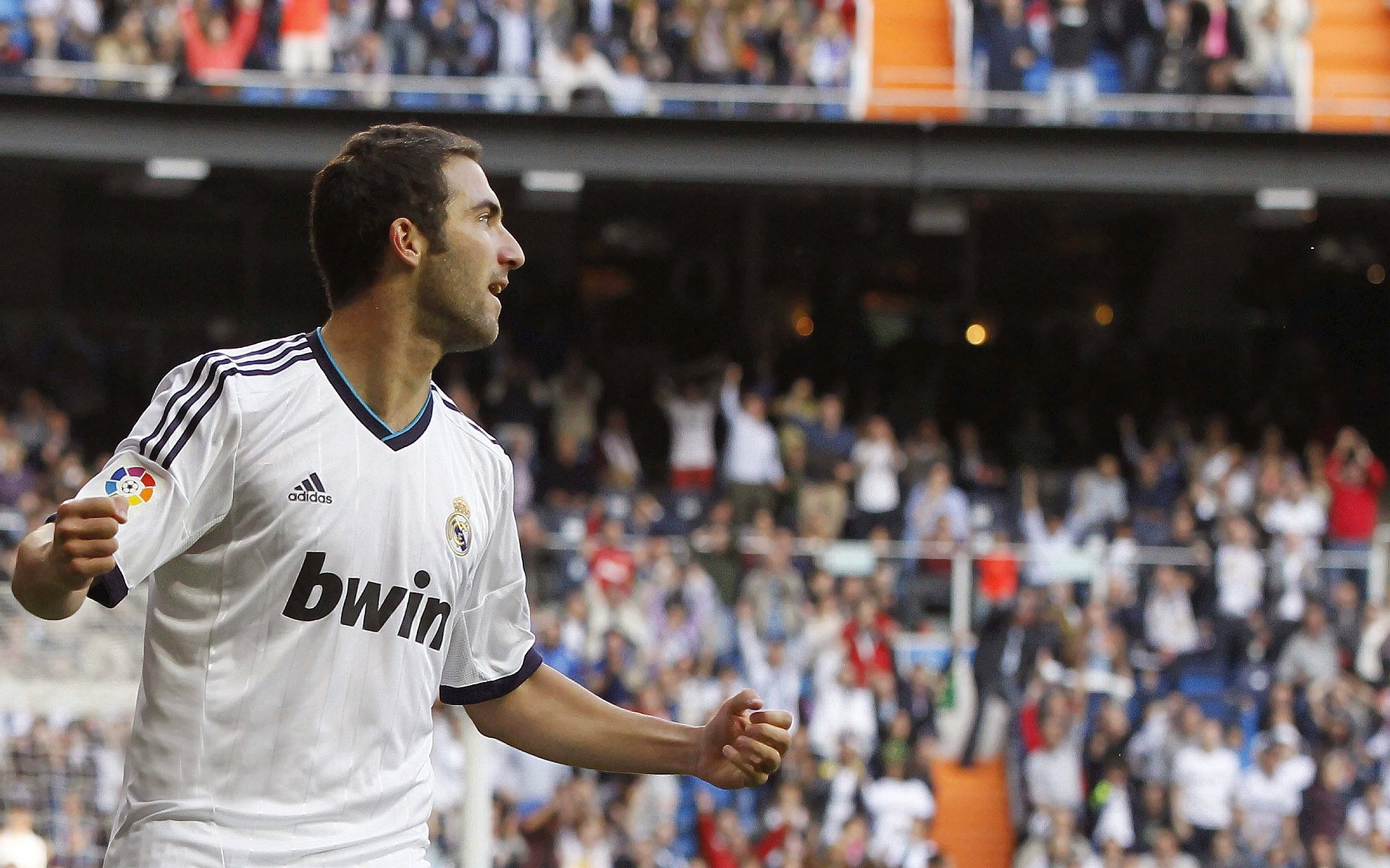 卡塞米罗绞肉机式统治中场！澳大利亚硬仗掀翻皇家社会，战术拆解，现代后腰的杀戮艺术